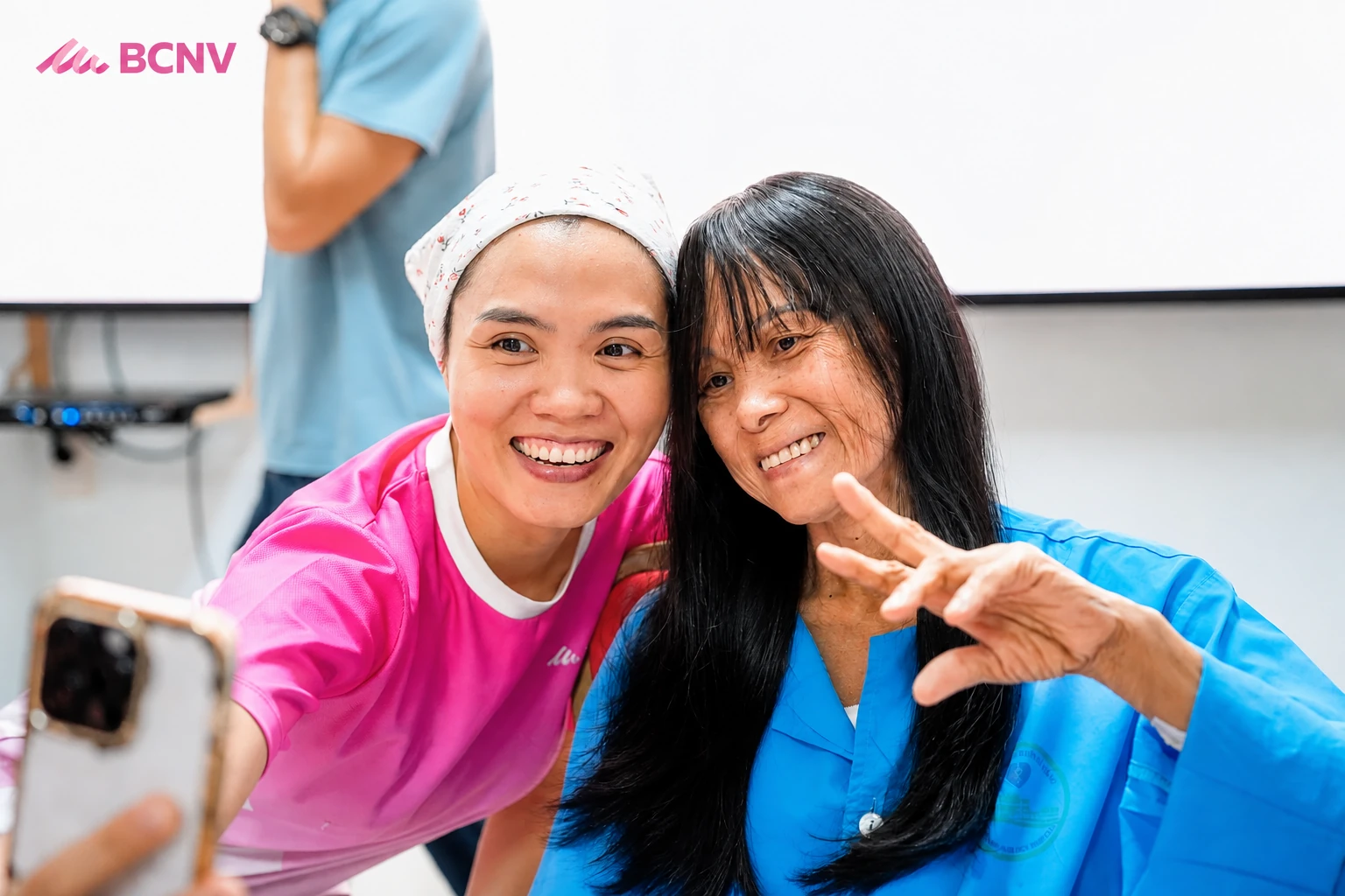 Tình nguyện viên và bệnh nhân BCNV